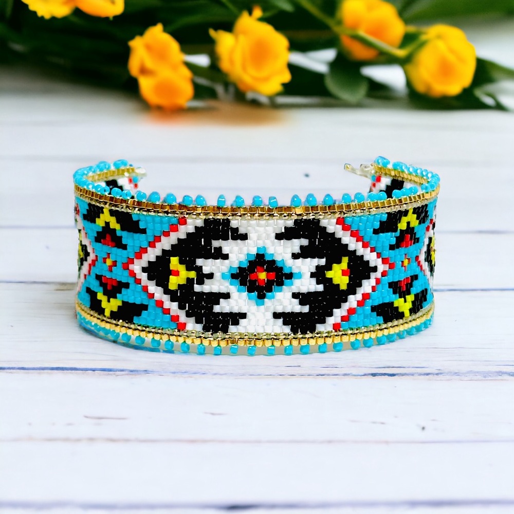 Native American Indian bracelet with Japanese seed beads Miyuki Delica